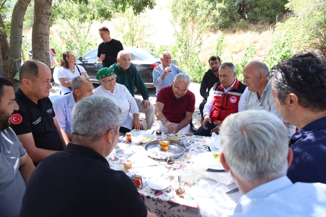 BAŞKAN GÜLER’DEN ARICILARA VARROA İLACI DESTEĞİ MÜJDESİ