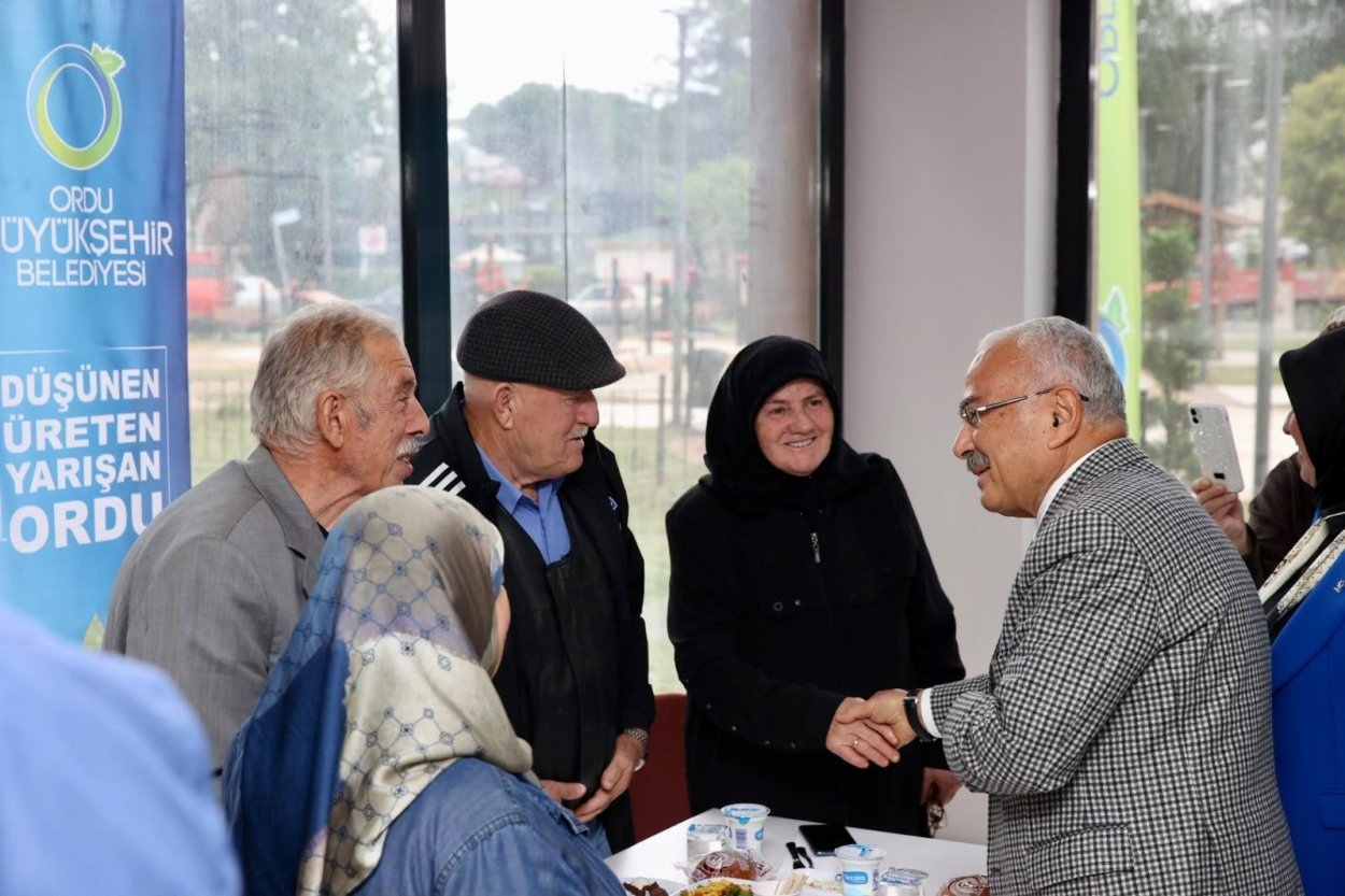 BÜYÜKŞEHİR, YAŞLILAR GÜNÜ’NDE BÜYÜKLERİNİN YANINDA
